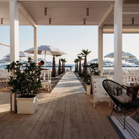 호텔 Excelsior Hotel, & Lido - Preferred & 페자로