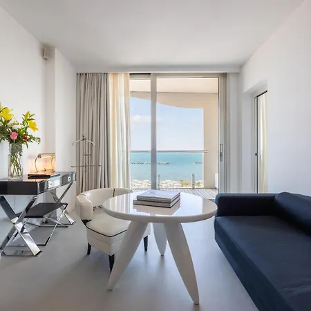 Excelsior Hotel, & Lido - Preferred & Ξενοδοχείο Πέζαρο