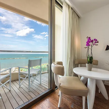 Excelsior Hotel, & Lido - Preferred & 5* Πέζαρο