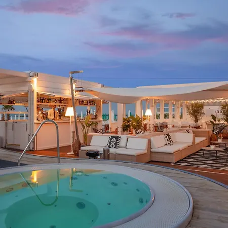 Excelsior Hotel, & Lido - Preferred & Hotell Pesaro