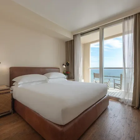 Excelsior Hotel, & Lido - Preferred & Готель