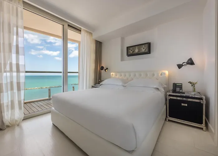 Excelsior Hotel, & Lido - Preferred & ペザロ